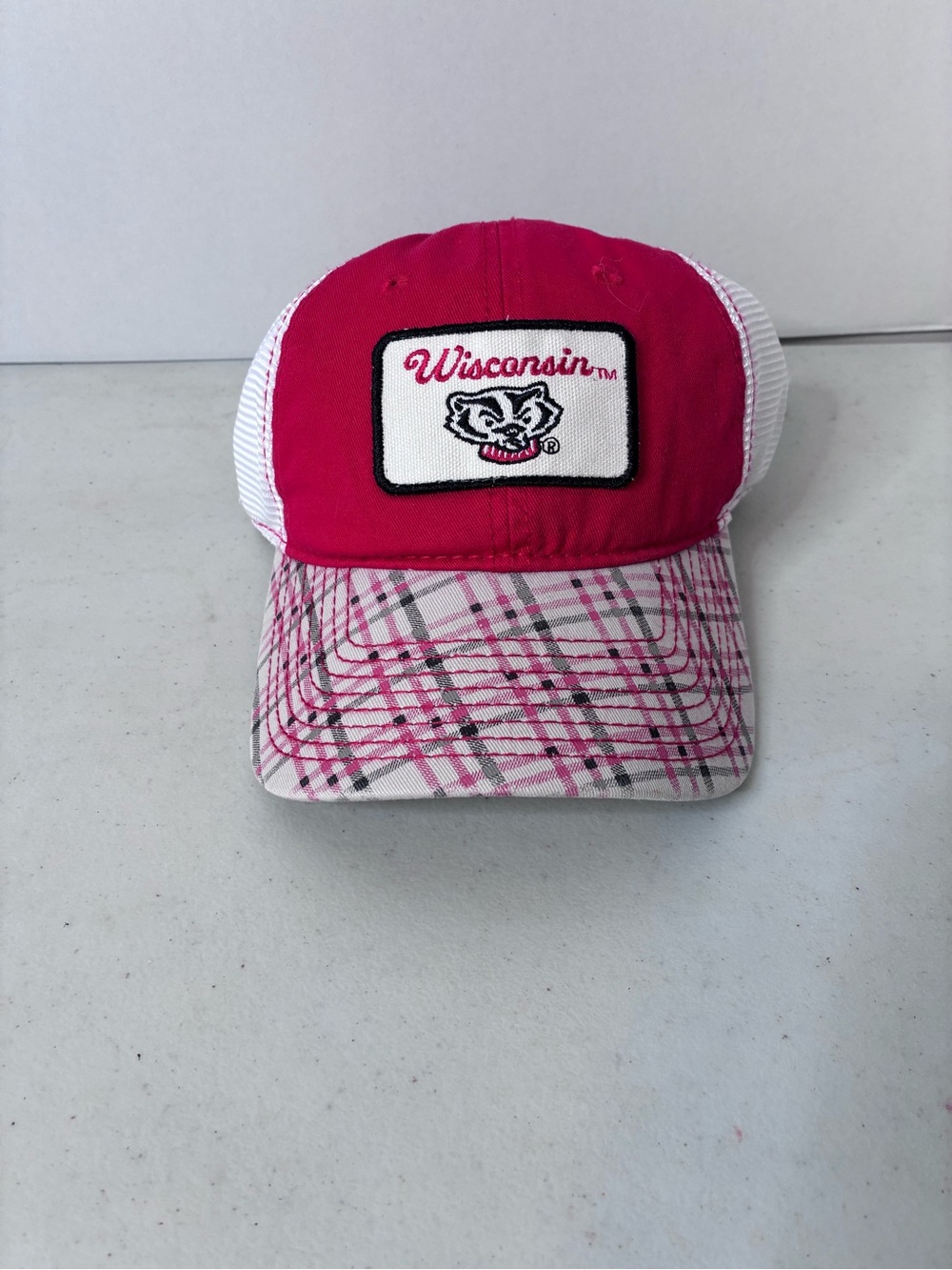 Wisconsin Badgers Women’s Pink Plaid Trucker Hat NWT NCAA Adjustable